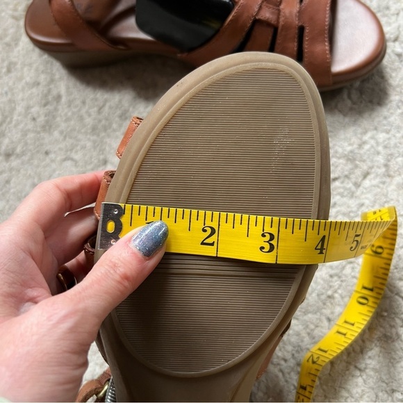 Naturlizer Women's Brown Leather Gladiator Style Velcro Adjustable Ankle Sandals - Picture 10 of 12